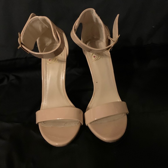 Heels - Picture 3 of 3